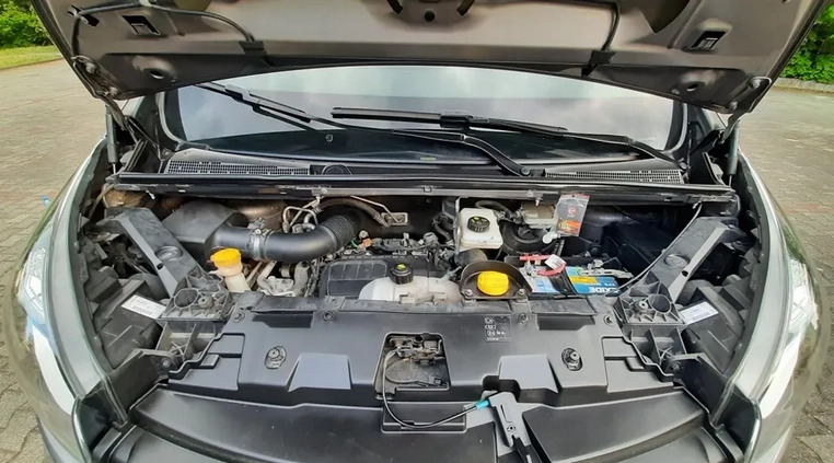 Renault Trafic cena 82900 przebieg: 184400, rok produkcji 2017 z Biała małe 704